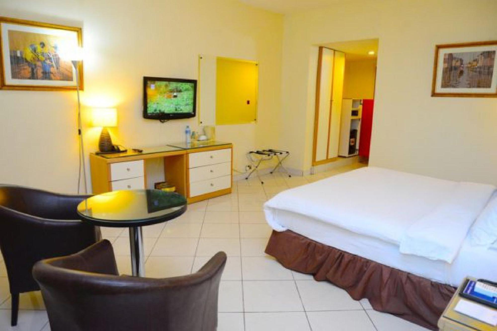 Room In Lodge - Golden Royale Hotel เอนูกู ภายนอก รูปภาพ