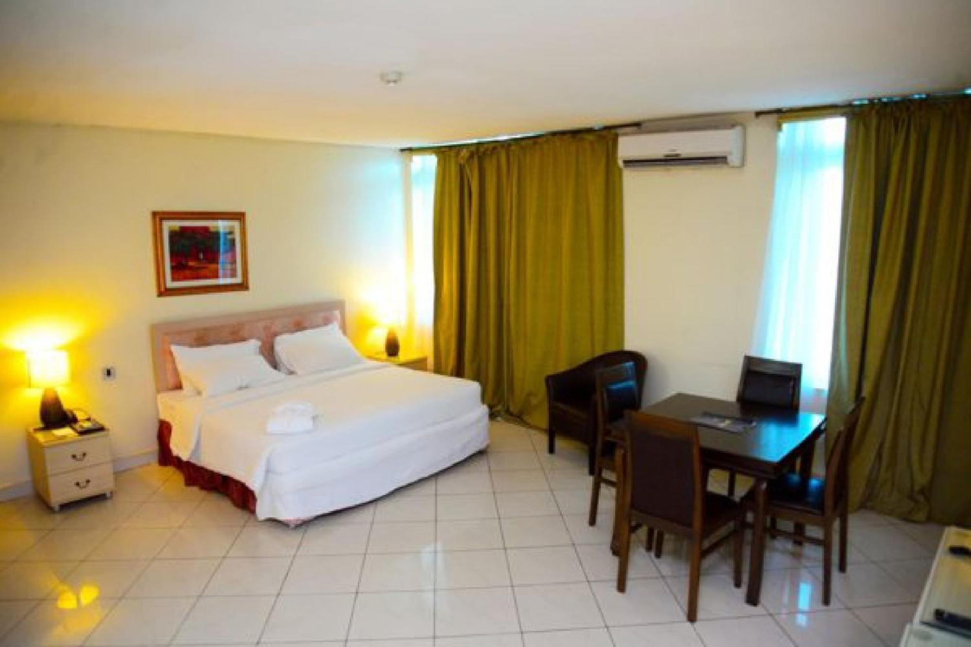 Room In Lodge - Golden Royale Hotel เอนูกู ภายนอก รูปภาพ
